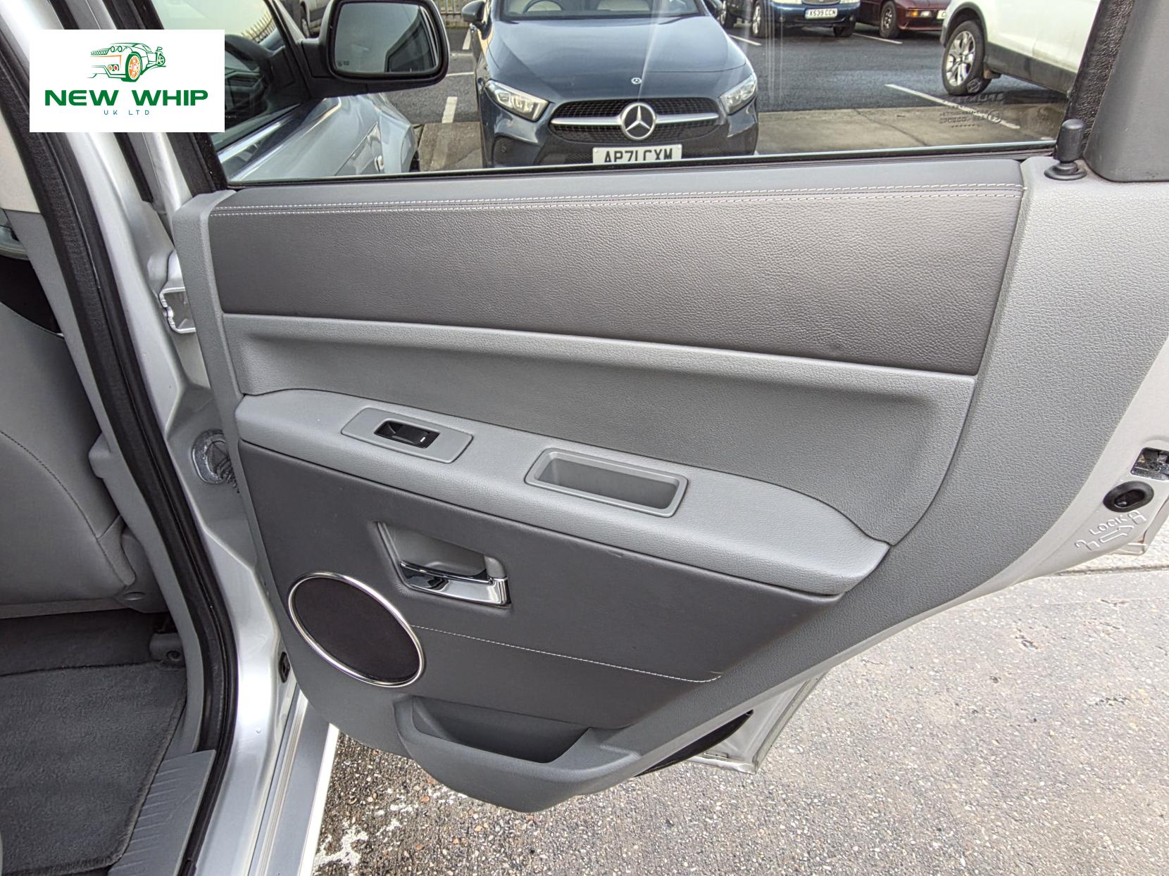 Jeep Grand Cherokee 3.0 CRD Overland SUV 5dr Diesel Automatic 4WD (270 g/km, 215 bhp)