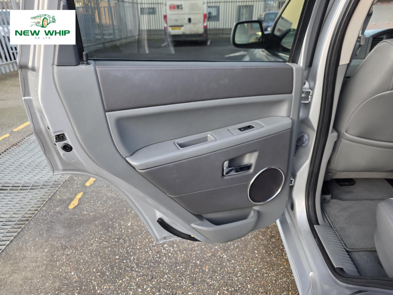 Jeep Grand Cherokee 3.0 CRD Overland SUV 5dr Diesel Automatic 4WD (270 g/km, 215 bhp)