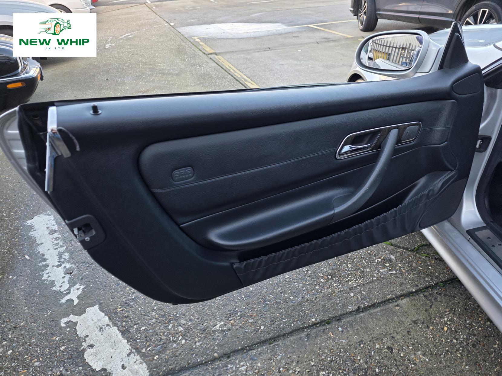 Mercedes-Benz SLK 3.2 SLK320 Convertible 2dr Petrol Automatic (254 g/km, 218 bhp)