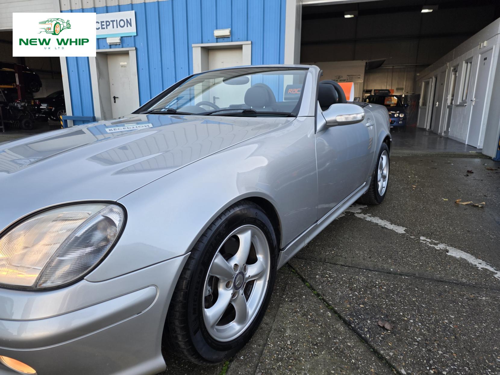 Mercedes-Benz SLK 3.2 SLK320 Convertible 2dr Petrol Automatic (254 g/km, 218 bhp)