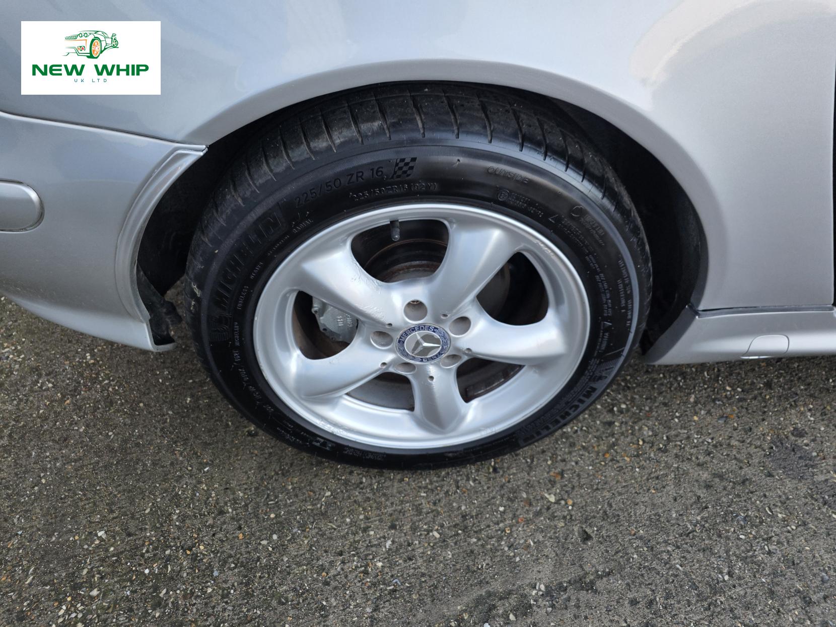 Mercedes-Benz SLK 3.2 SLK320 Convertible 2dr Petrol Automatic (254 g/km, 218 bhp)