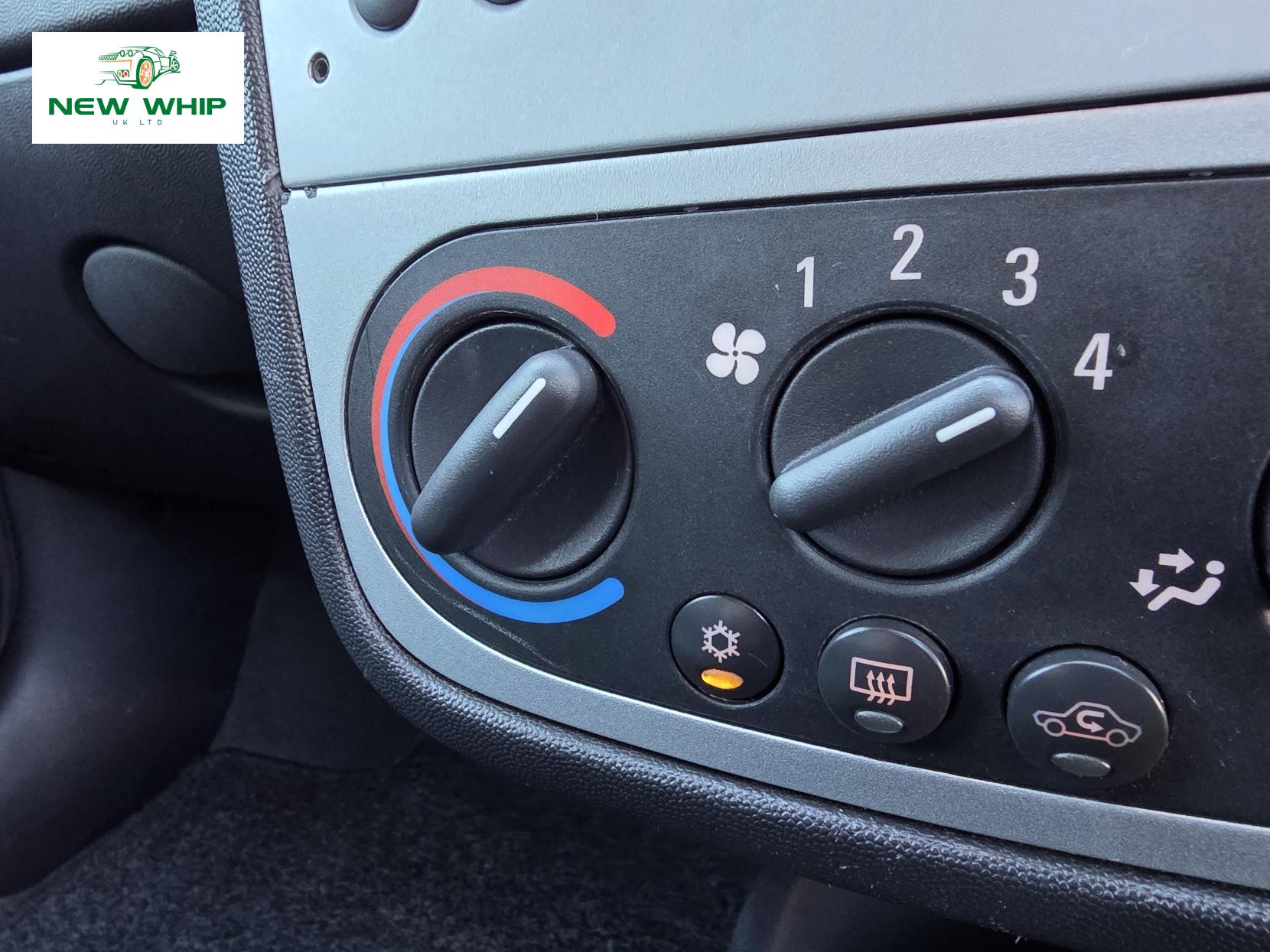 Vauxhall Corsa 1.2i 16v SXi Hatchback 5dr Petrol Manual (151 g/km, 74 bhp)