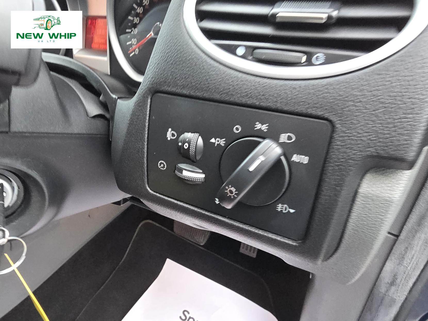 Ford Focus 1.6 Titanium Hatchback 5dr Petrol Automatic (184 g/km, 99 bhp)