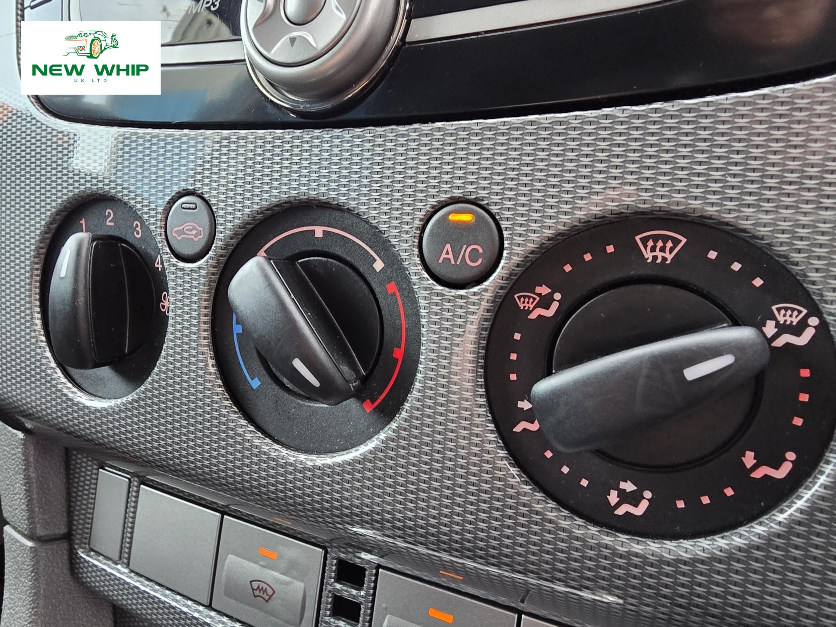 Ford Focus 1.6 Titanium Hatchback 5dr Petrol Automatic (184 g/km, 99 bhp)