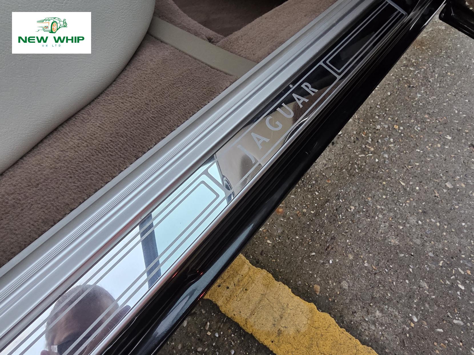 Jaguar XJ 4.0 XJ8 Saloon 4dr Petrol Automatic (285 g/km, 290 bhp)