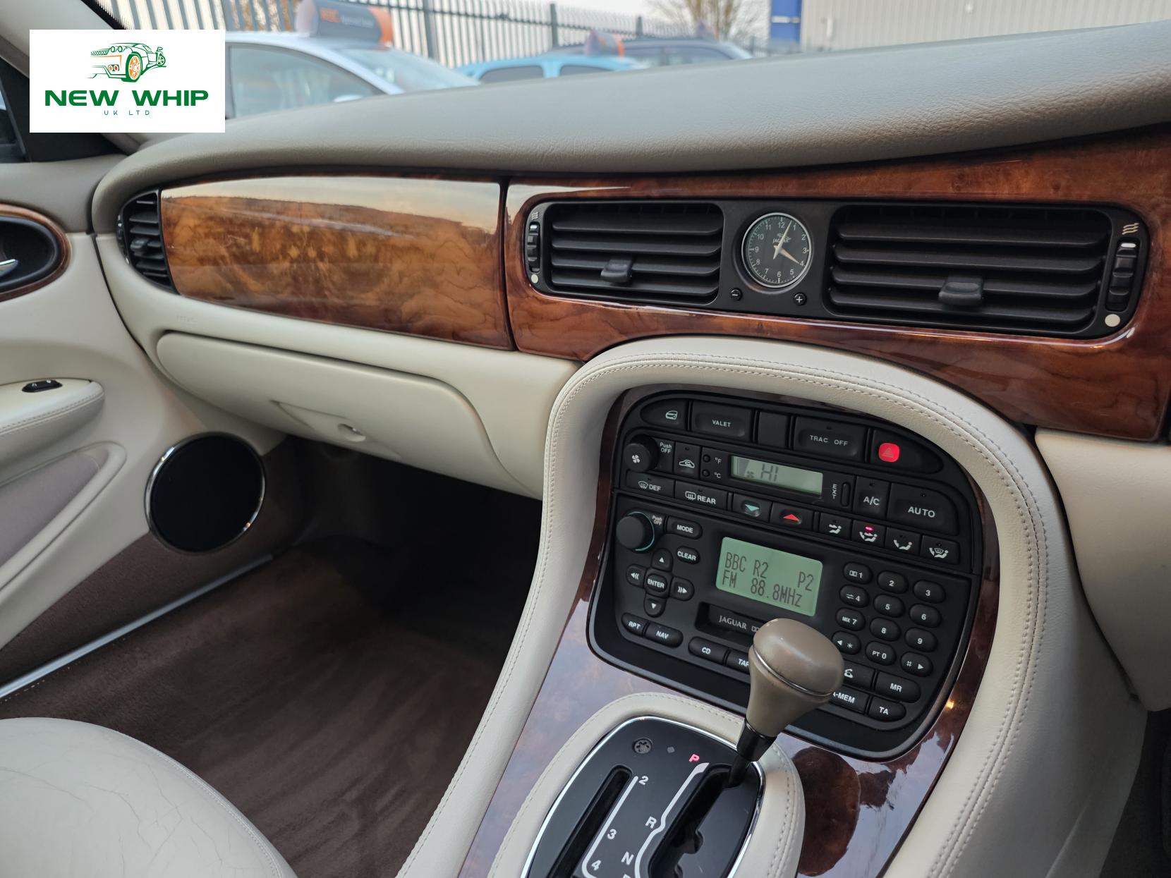 Jaguar XJ 4.0 XJ8 Saloon 4dr Petrol Automatic (285 g/km, 290 bhp)