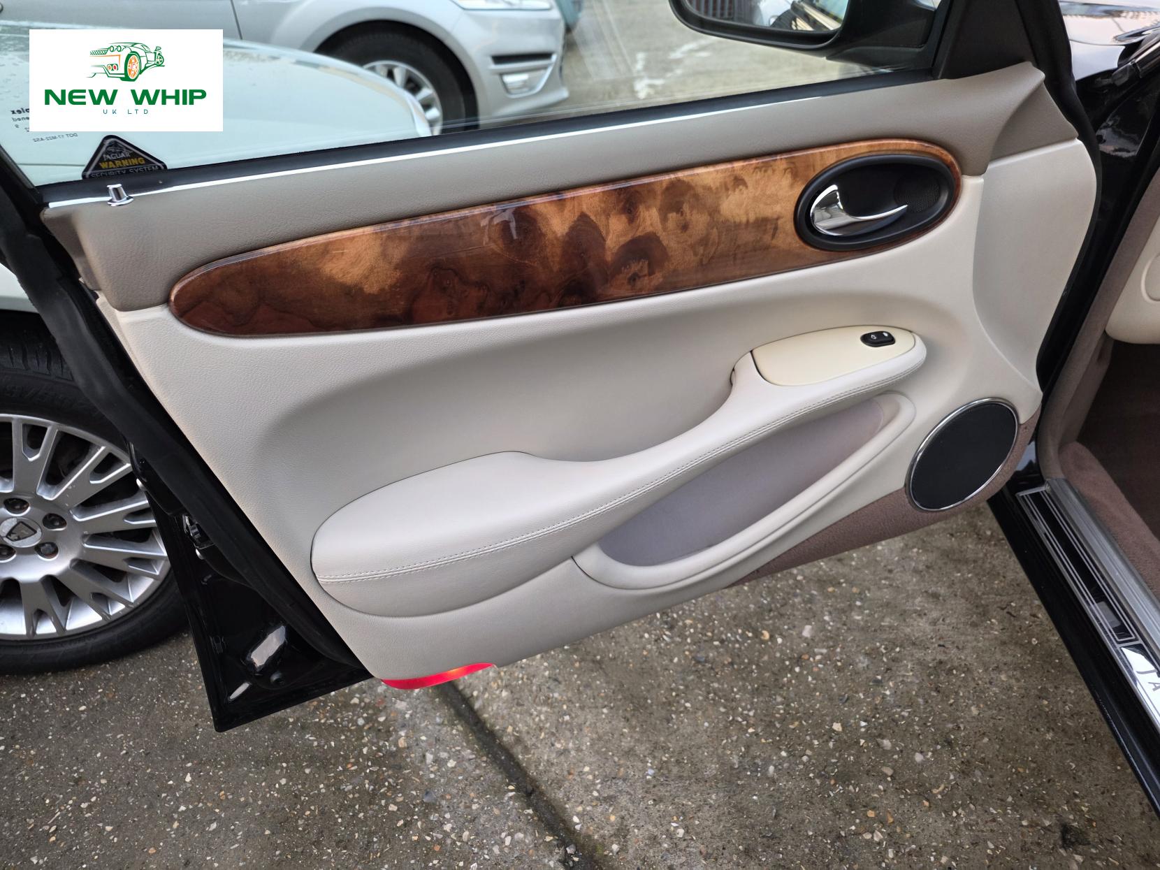 Jaguar XJ 4.0 XJ8 Saloon 4dr Petrol Automatic (285 g/km, 290 bhp)