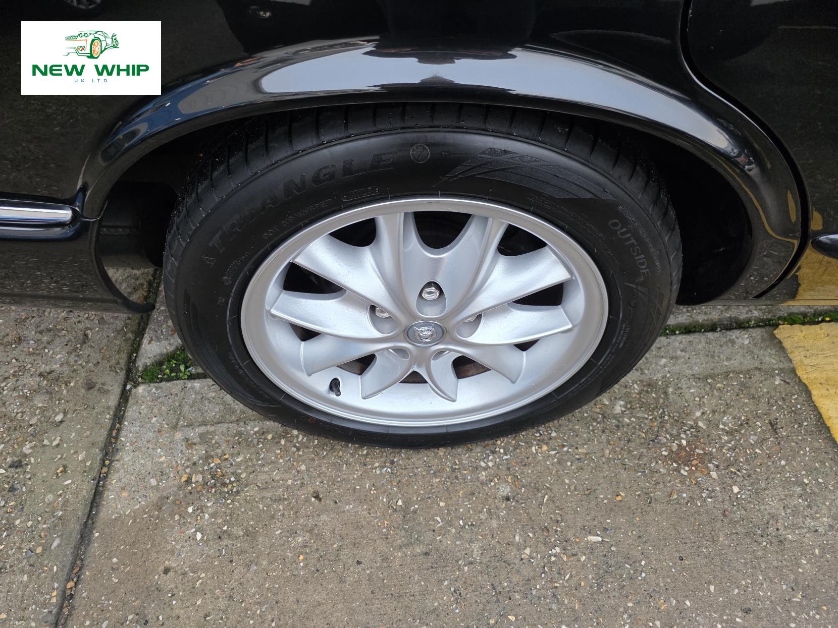 Jaguar XJ 4.0 XJ8 Saloon 4dr Petrol Automatic (285 g/km, 290 bhp)