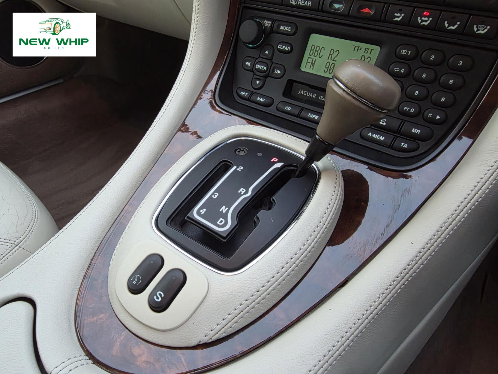 Jaguar XJ 4.0 XJ8 Saloon 4dr Petrol Automatic (285 g/km, 290 bhp)