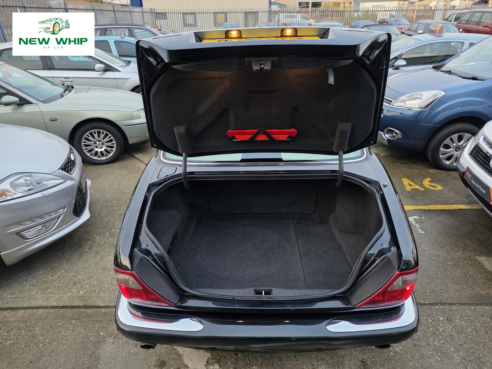 Jaguar XJ 4.0 XJ8 Saloon 4dr Petrol Automatic (285 g/km, 290 bhp)