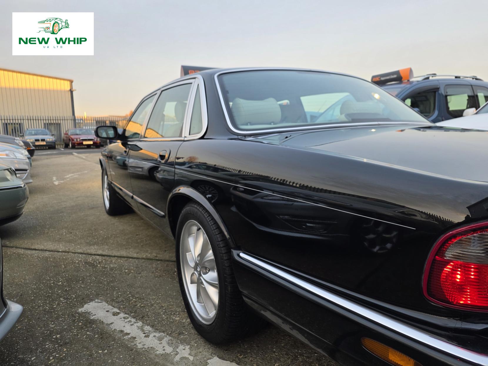 Jaguar XJ 4.0 XJ8 Saloon 4dr Petrol Automatic (285 g/km, 290 bhp)