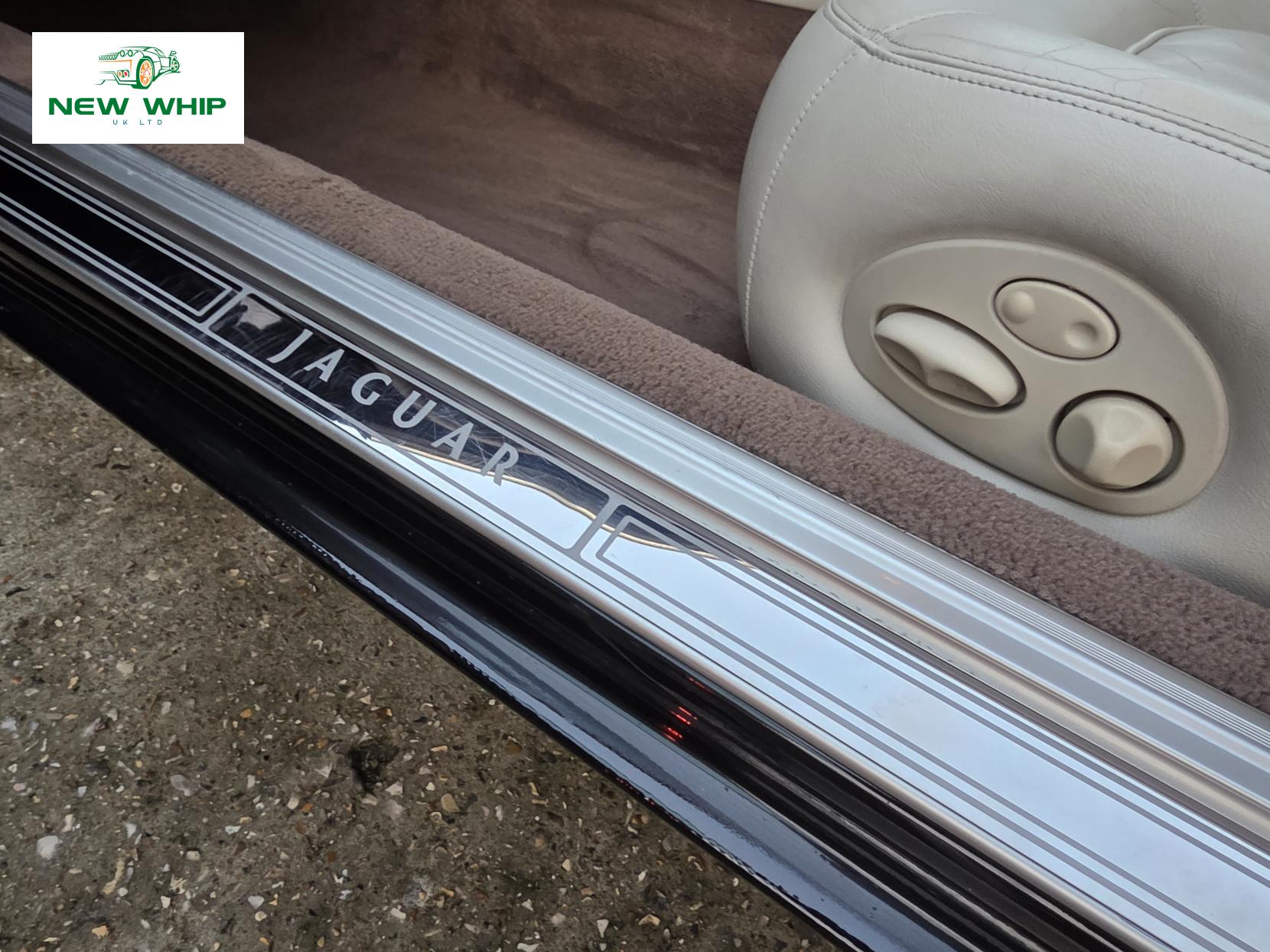 Jaguar XJ 4.0 XJ8 Saloon 4dr Petrol Automatic (285 g/km, 290 bhp)