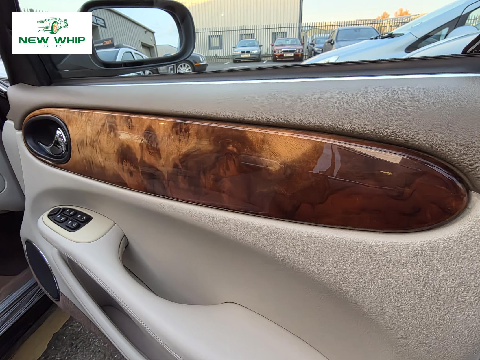 Jaguar XJ 4.0 XJ8 Saloon 4dr Petrol Automatic (285 g/km, 290 bhp)