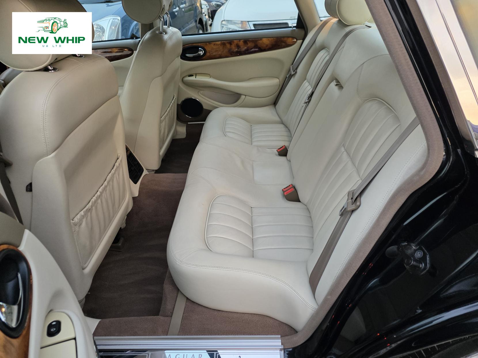 Jaguar XJ 4.0 XJ8 Saloon 4dr Petrol Automatic (285 g/km, 290 bhp)