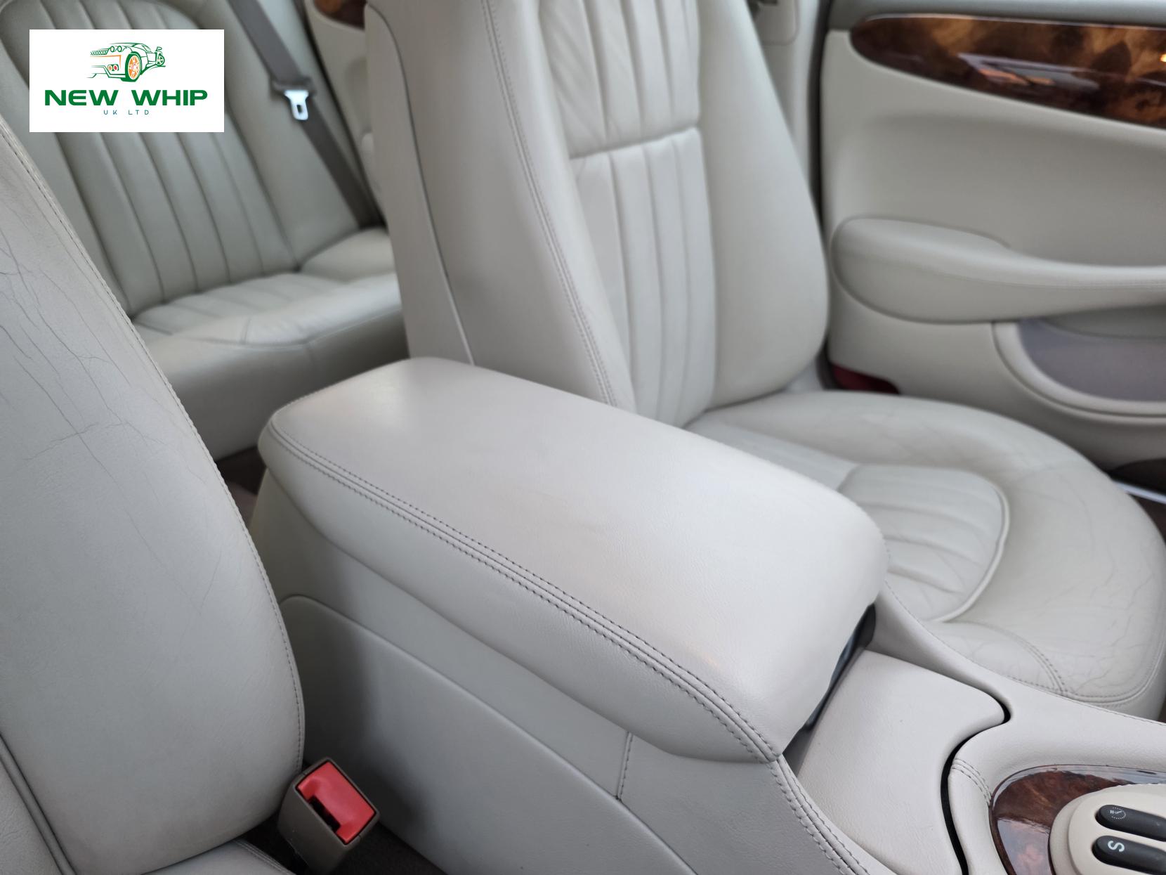 Jaguar XJ 4.0 XJ8 Saloon 4dr Petrol Automatic (285 g/km, 290 bhp)