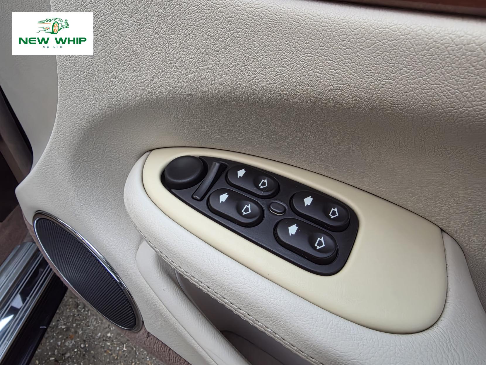 Jaguar XJ 4.0 XJ8 Saloon 4dr Petrol Automatic (285 g/km, 290 bhp)