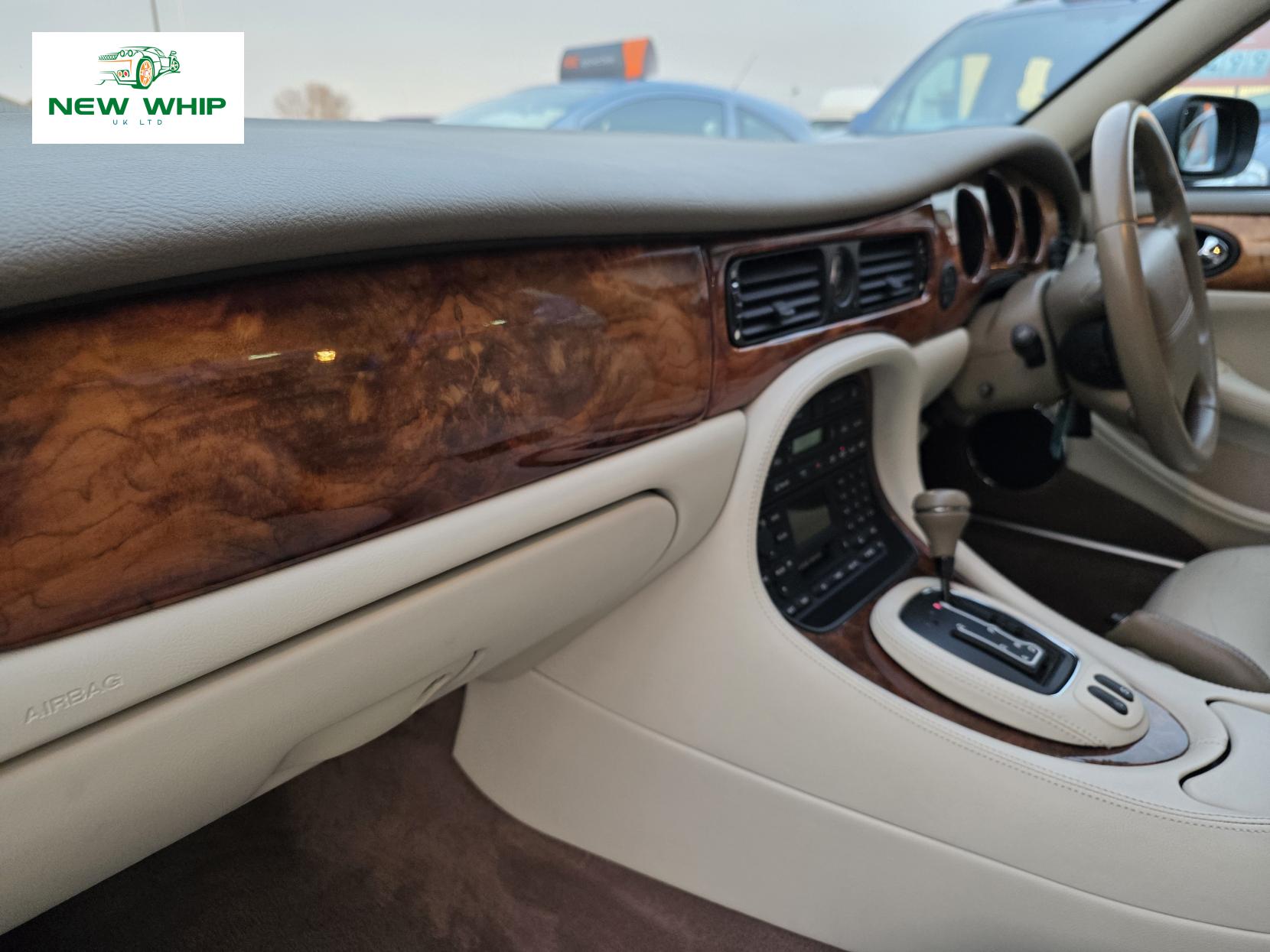 Jaguar XJ 4.0 XJ8 Saloon 4dr Petrol Automatic (285 g/km, 290 bhp)