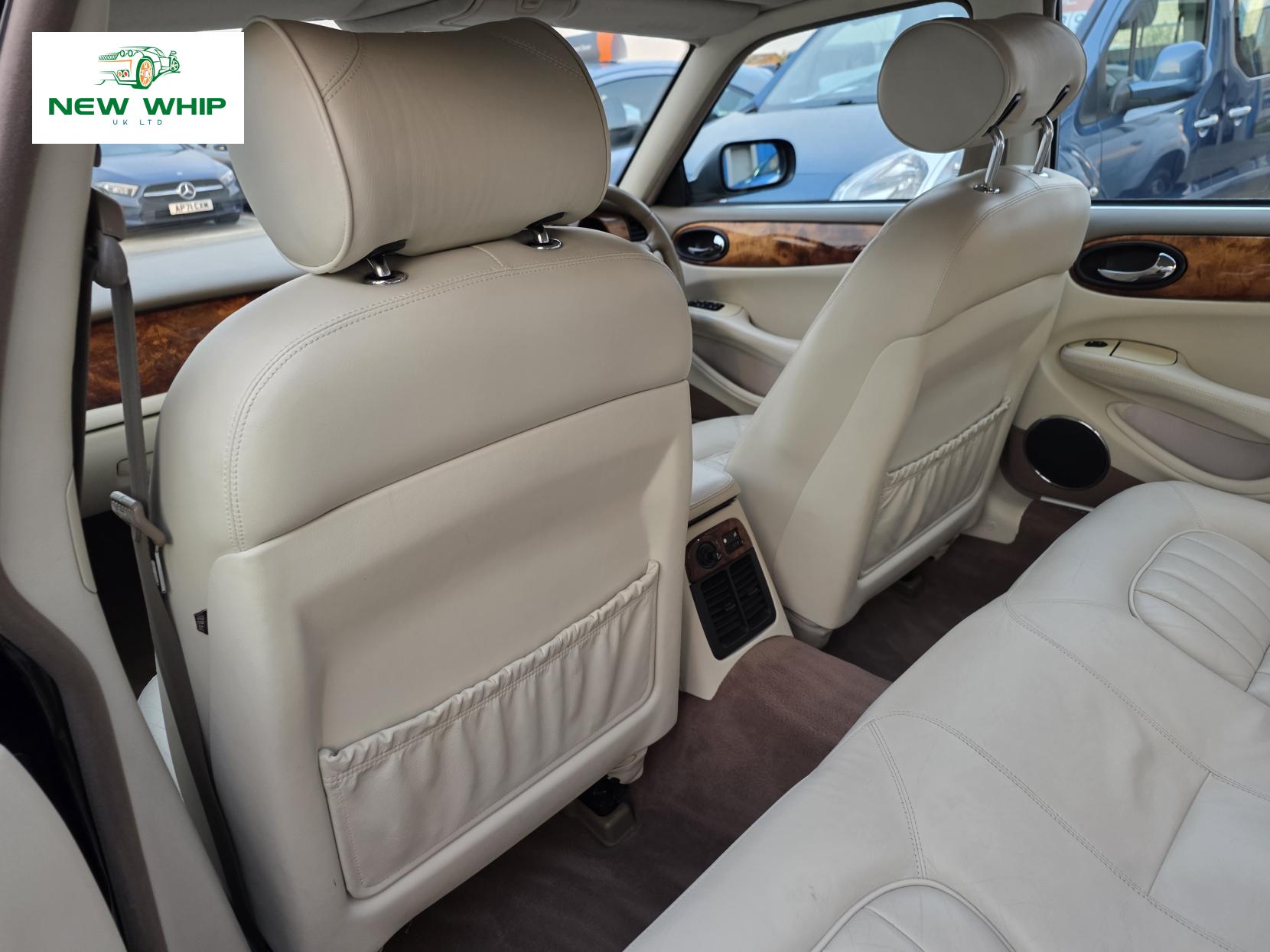 Jaguar XJ 4.0 XJ8 Saloon 4dr Petrol Automatic (285 g/km, 290 bhp)