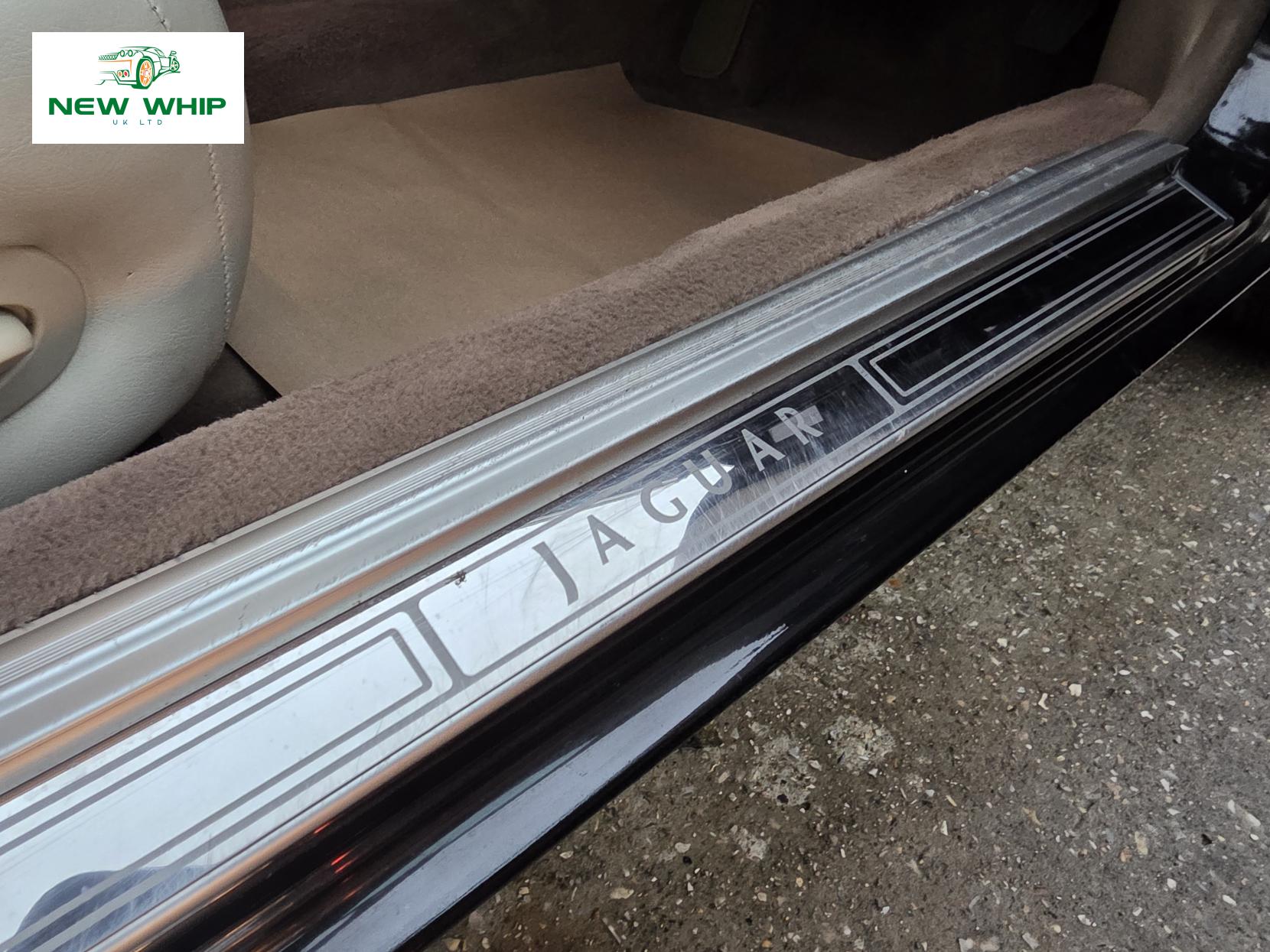 Jaguar XJ 4.0 XJ8 Saloon 4dr Petrol Automatic (285 g/km, 290 bhp)