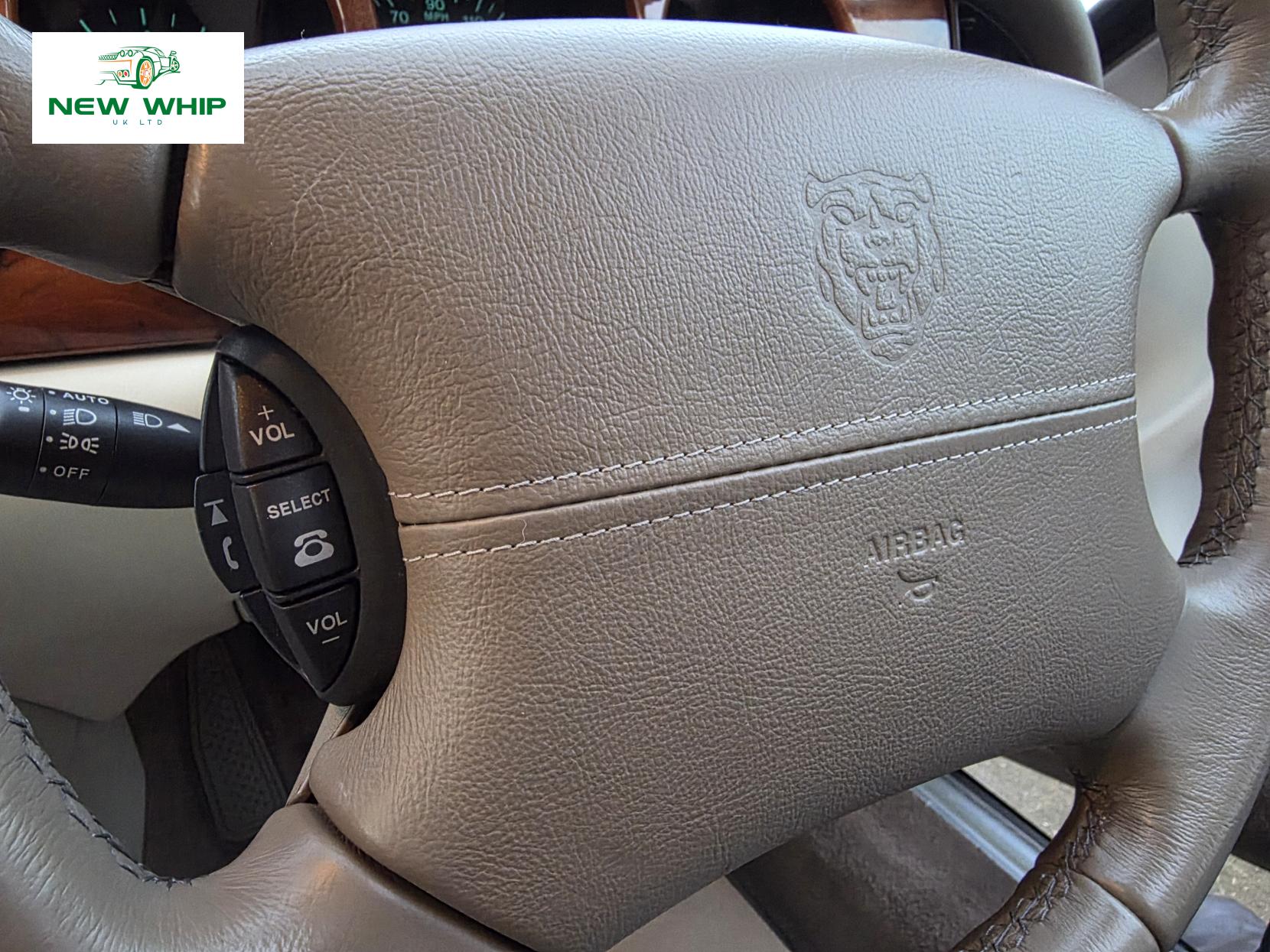 Jaguar XJ 4.0 XJ8 Saloon 4dr Petrol Automatic (285 g/km, 290 bhp)