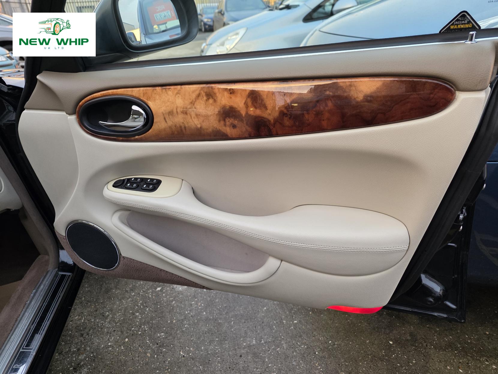 Jaguar XJ 4.0 XJ8 Saloon 4dr Petrol Automatic (285 g/km, 290 bhp)