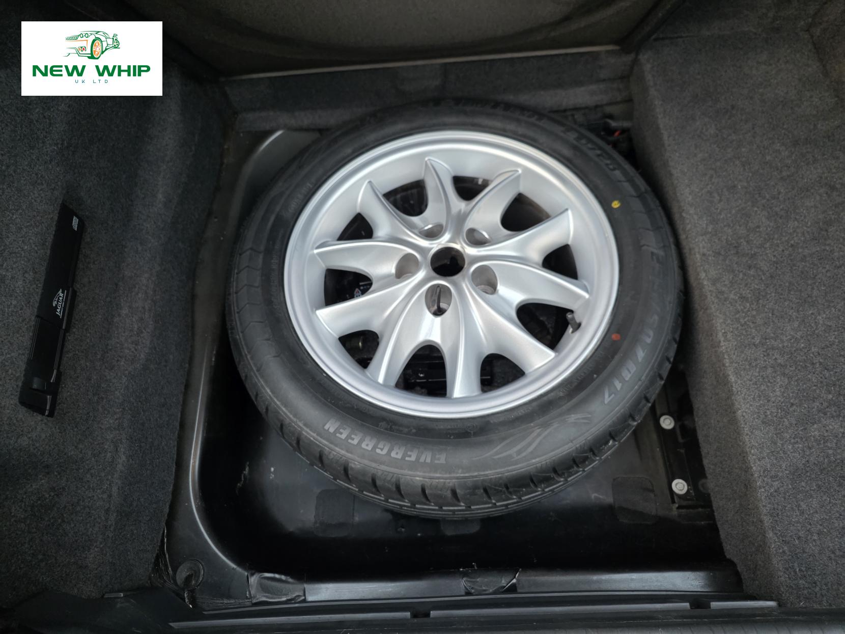 Jaguar XJ 4.0 XJ8 Saloon 4dr Petrol Automatic (285 g/km, 290 bhp)