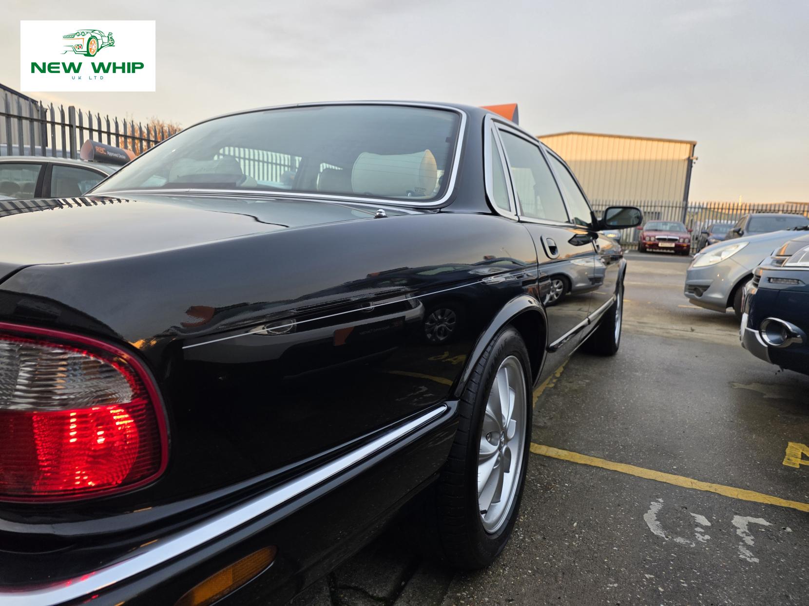 Jaguar XJ 4.0 XJ8 Saloon 4dr Petrol Automatic (285 g/km, 290 bhp)
