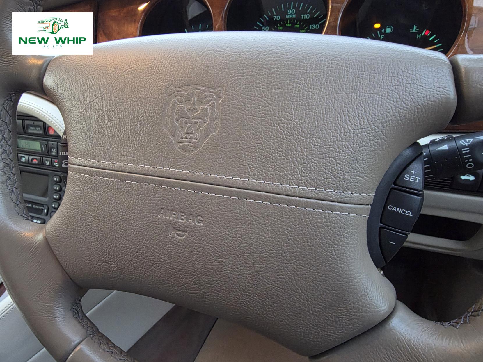 Jaguar XJ 4.0 XJ8 Saloon 4dr Petrol Automatic (285 g/km, 290 bhp)