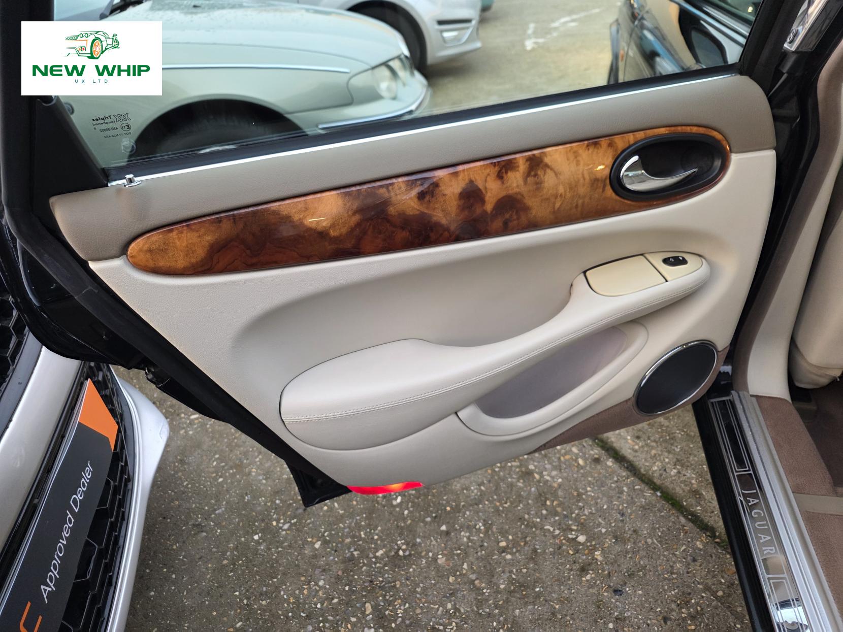 Jaguar XJ 4.0 XJ8 Saloon 4dr Petrol Automatic (285 g/km, 290 bhp)