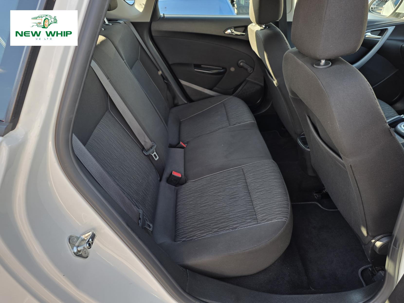 Vauxhall Astra 1.7 CDTi ecoFLEX Exclusiv Hatchback 5dr Diesel Manual Euro 5 (s/s) (110 ps)