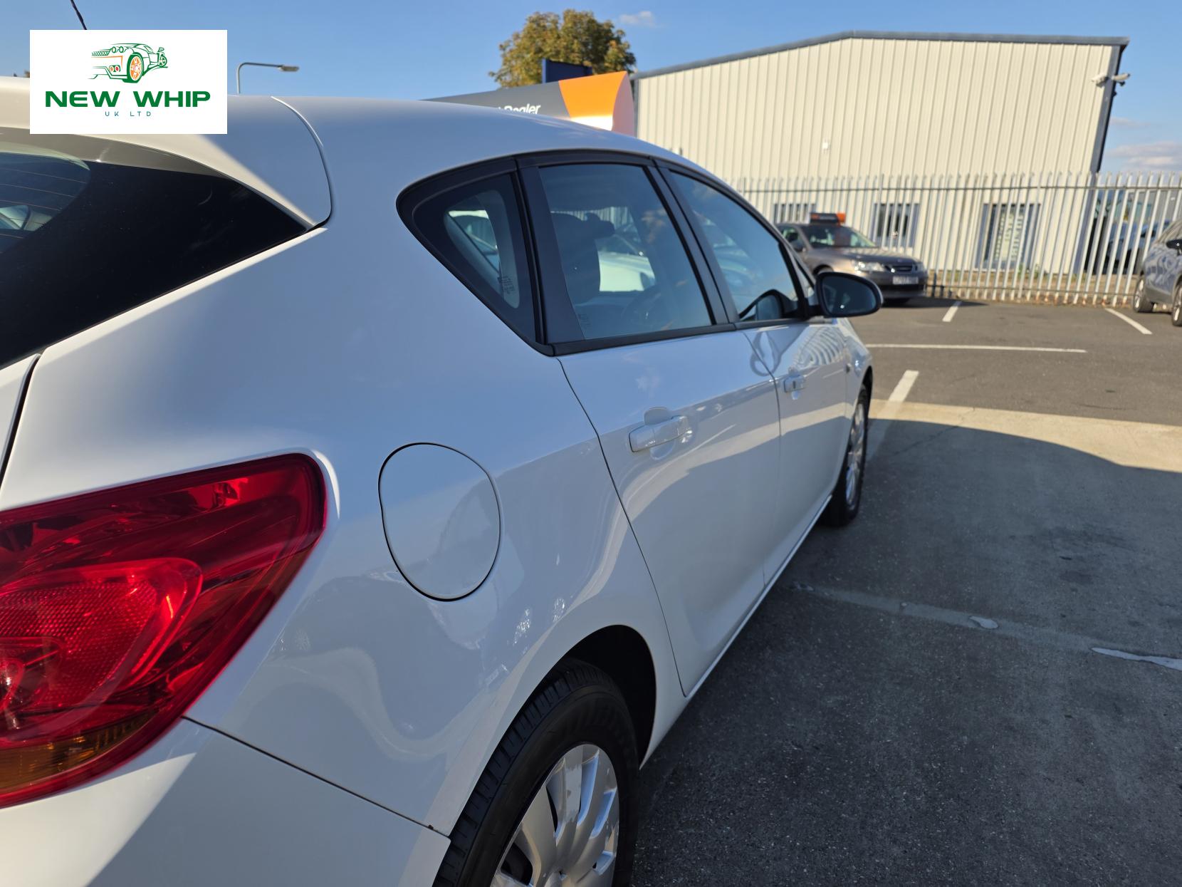 Vauxhall Astra 1.7 CDTi ecoFLEX Exclusiv Hatchback 5dr Diesel Manual Euro 5 (s/s) (110 ps)