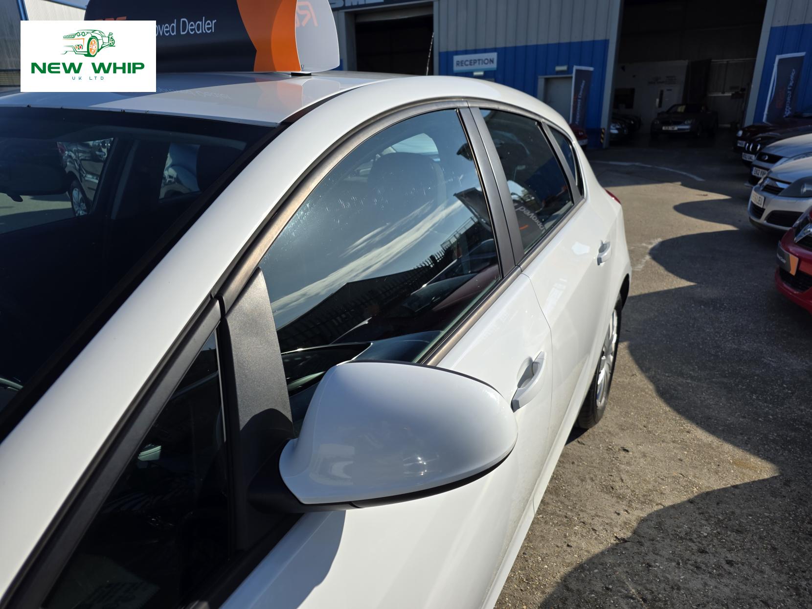 Vauxhall Astra 1.7 CDTi ecoFLEX Exclusiv Hatchback 5dr Diesel Manual Euro 5 (s/s) (110 ps)