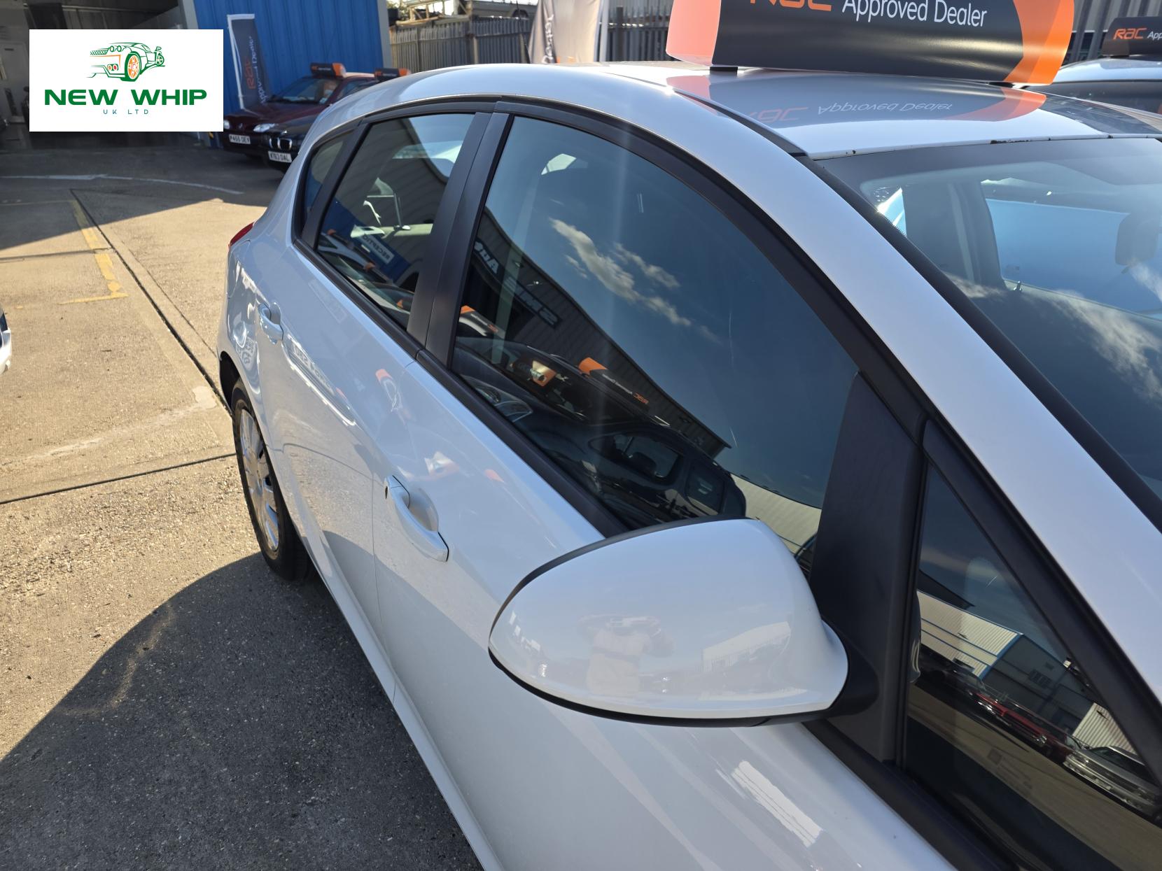 Vauxhall Astra 1.7 CDTi ecoFLEX Exclusiv Hatchback 5dr Diesel Manual Euro 5 (s/s) (110 ps)