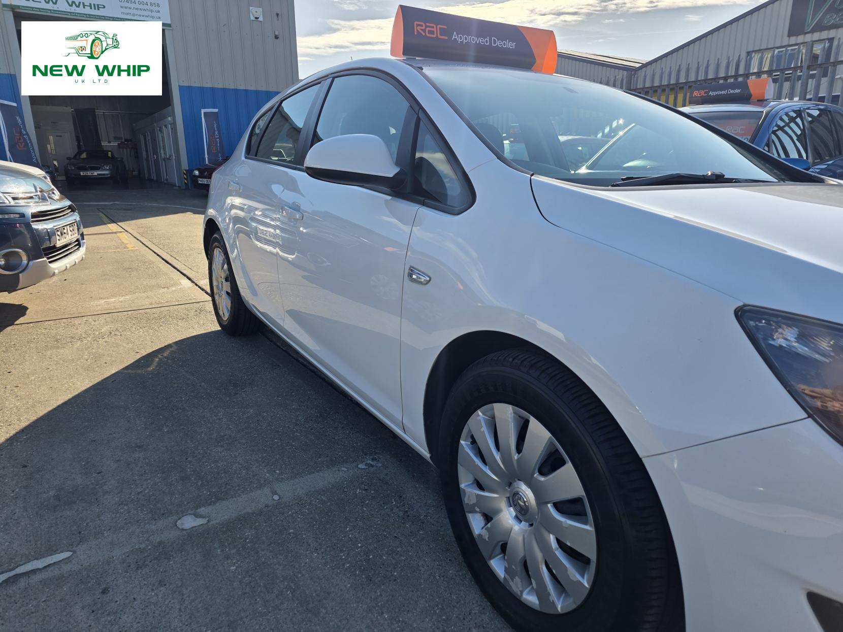 Vauxhall Astra 1.7 CDTi ecoFLEX Exclusiv Hatchback 5dr Diesel Manual Euro 5 (s/s) (110 ps)