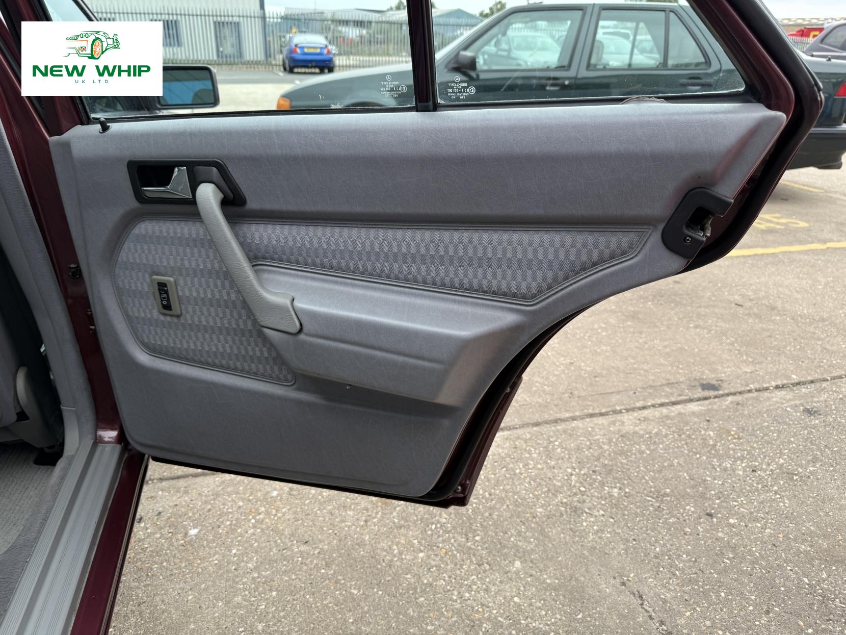 Mercedes-Benz 190 2.6 E Saloon 4dr Petrol Automatic (160 bhp)