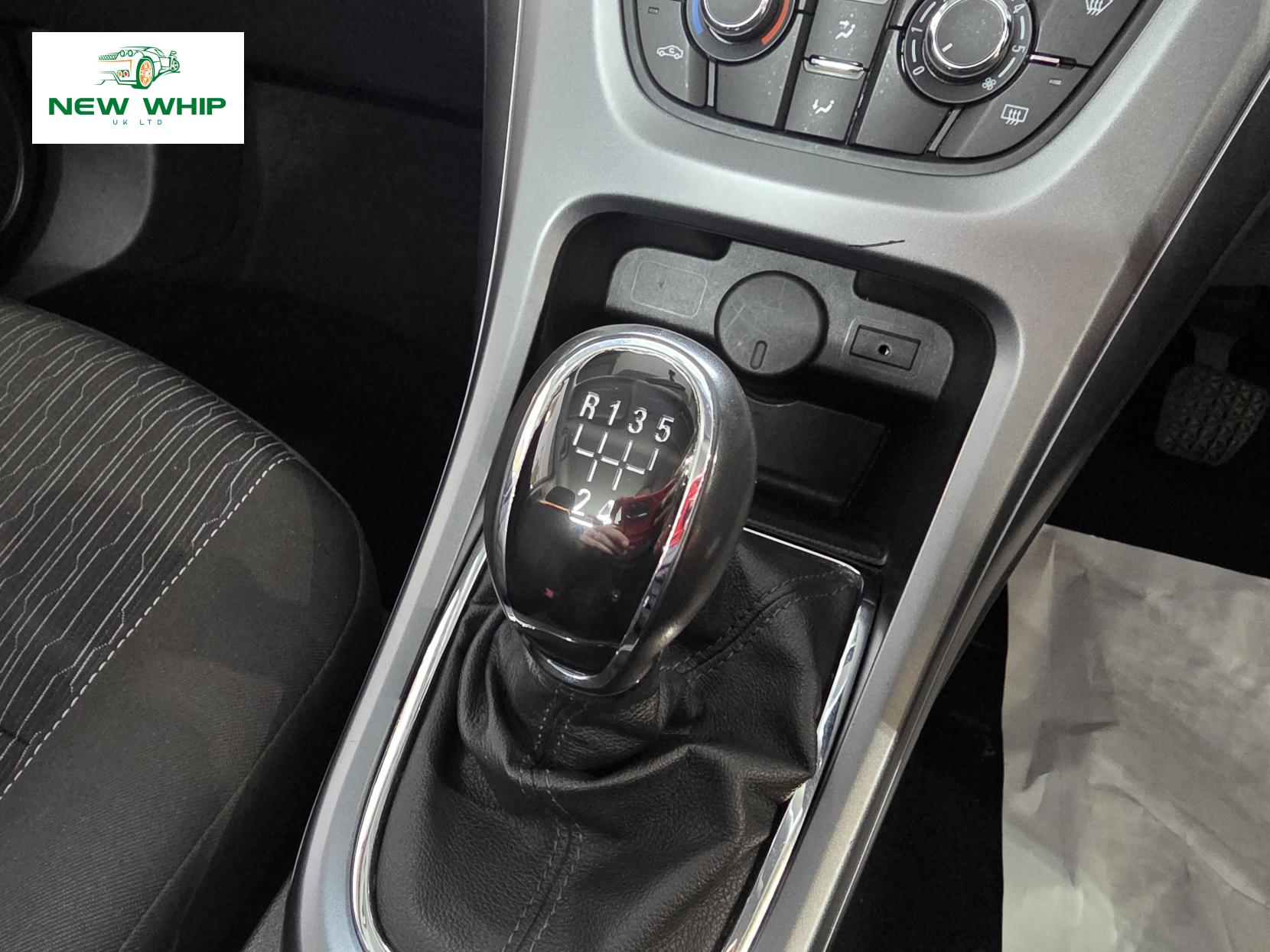 Vauxhall Astra 1.6 16v Exclusiv Hatchback 5dr Petrol Manual Euro 5 (115 ps)