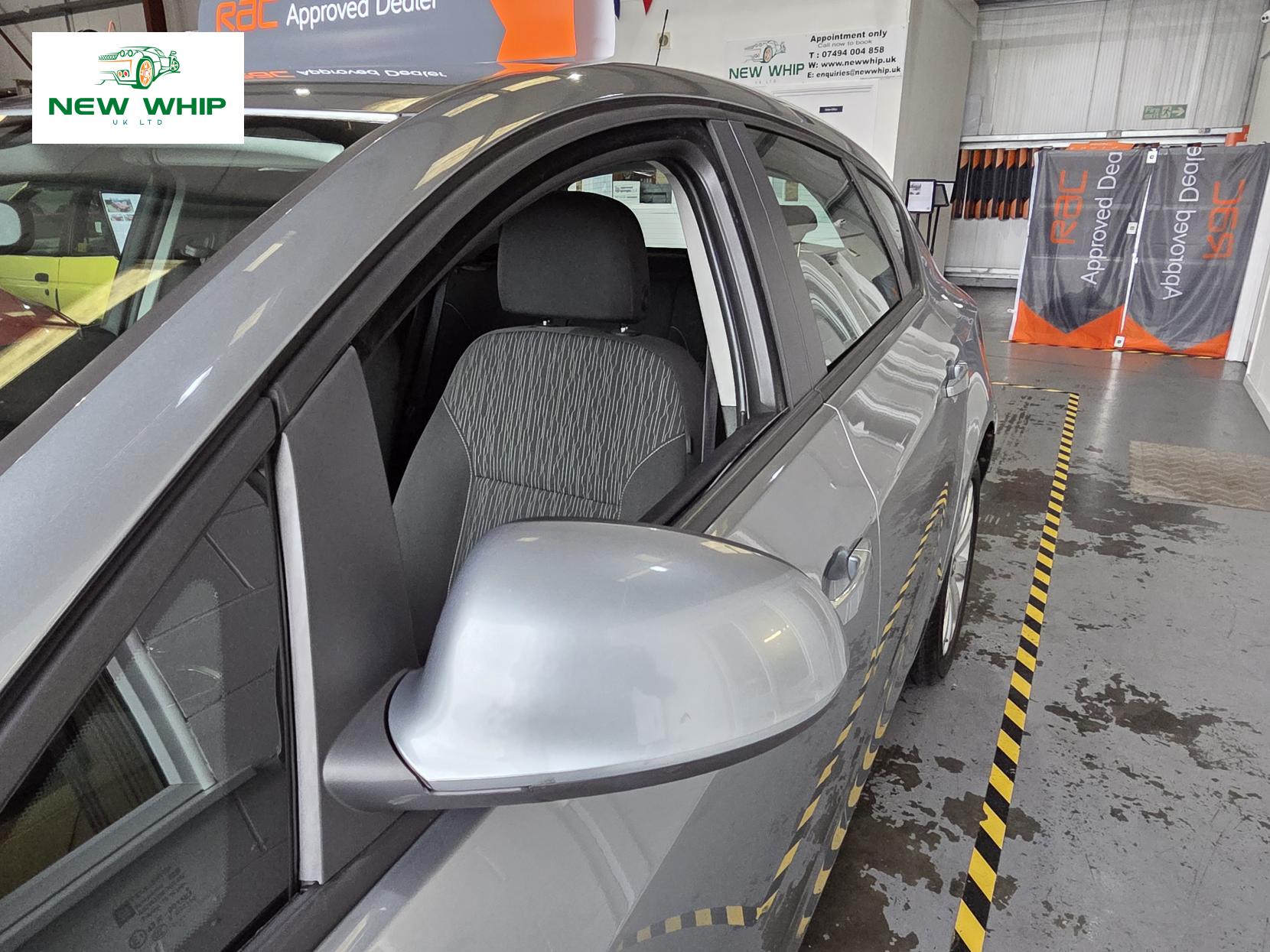 Vauxhall Astra 1.6 16v Exclusiv Hatchback 5dr Petrol Manual Euro 5 (115 ps)