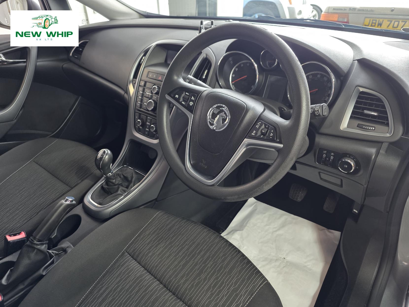 Vauxhall Astra 1.6 16v Exclusiv Hatchback 5dr Petrol Manual Euro 5 (115 ps)