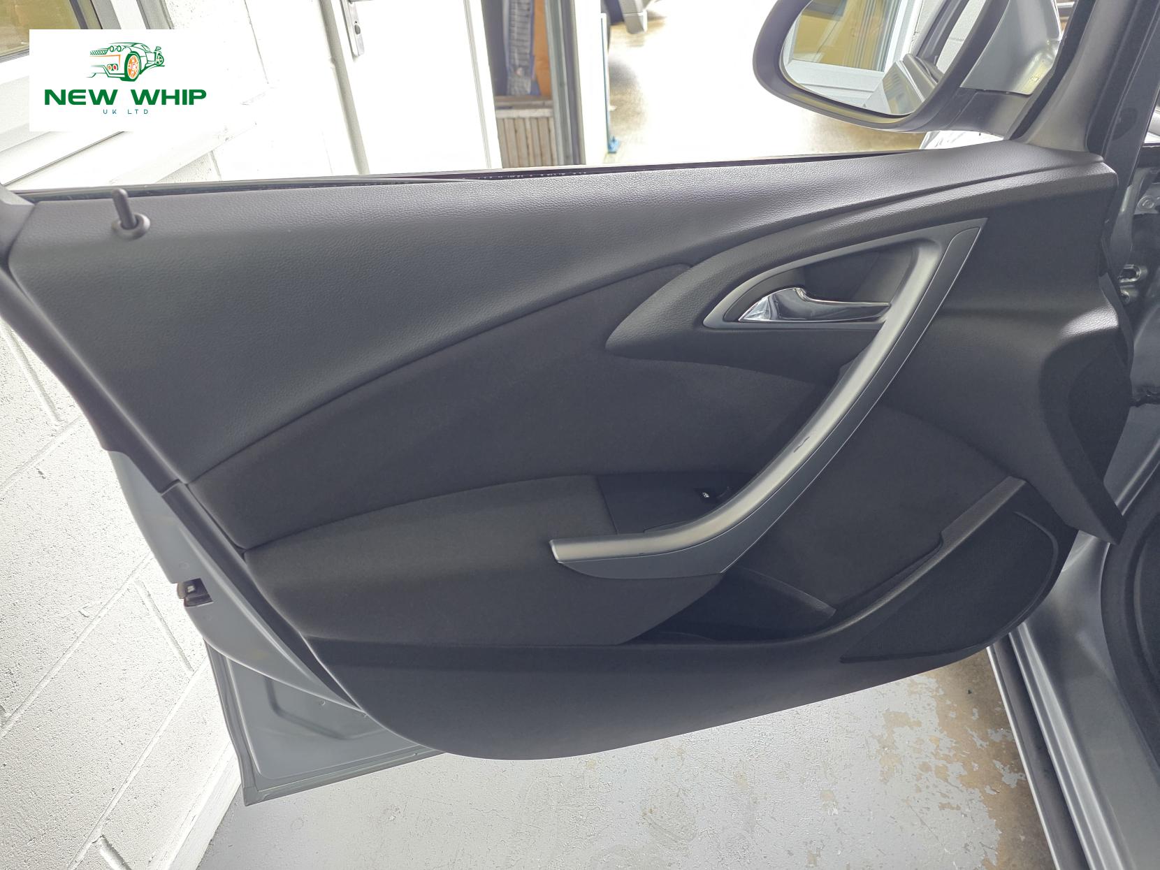 Vauxhall Astra 1.6 16v Exclusiv Hatchback 5dr Petrol Manual Euro 5 (115 ps)