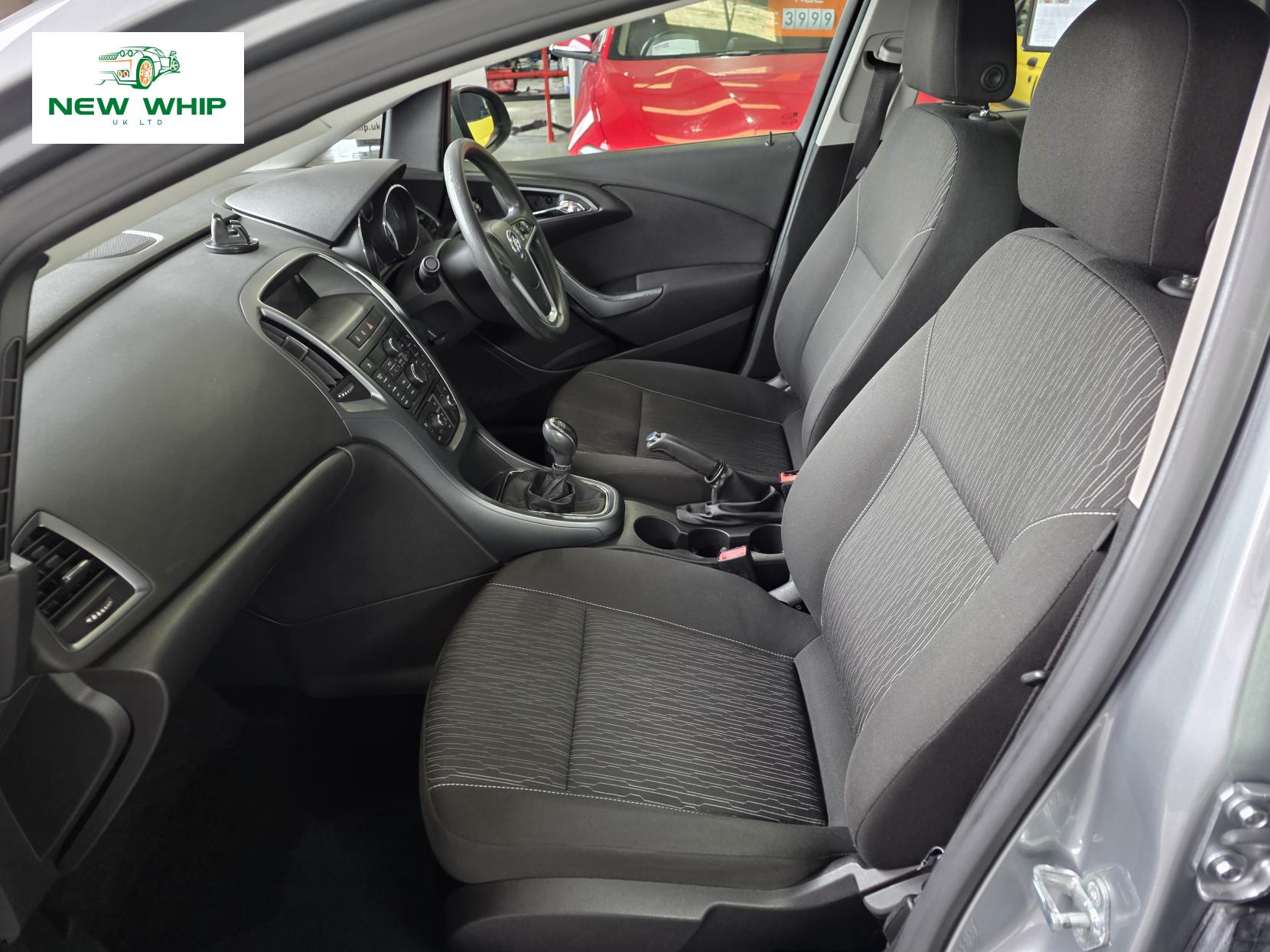 Vauxhall Astra 1.6 16v Exclusiv Hatchback 5dr Petrol Manual Euro 5 (115 ps)