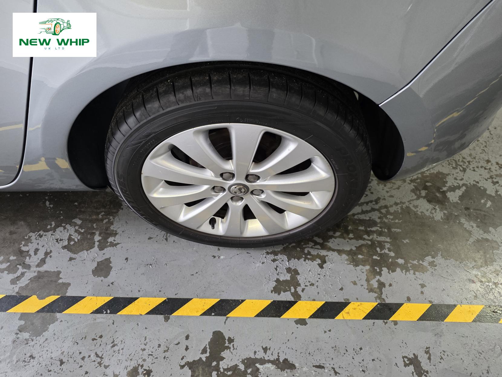 Vauxhall Astra 1.6 16v Exclusiv Hatchback 5dr Petrol Manual Euro 5 (115 ps)