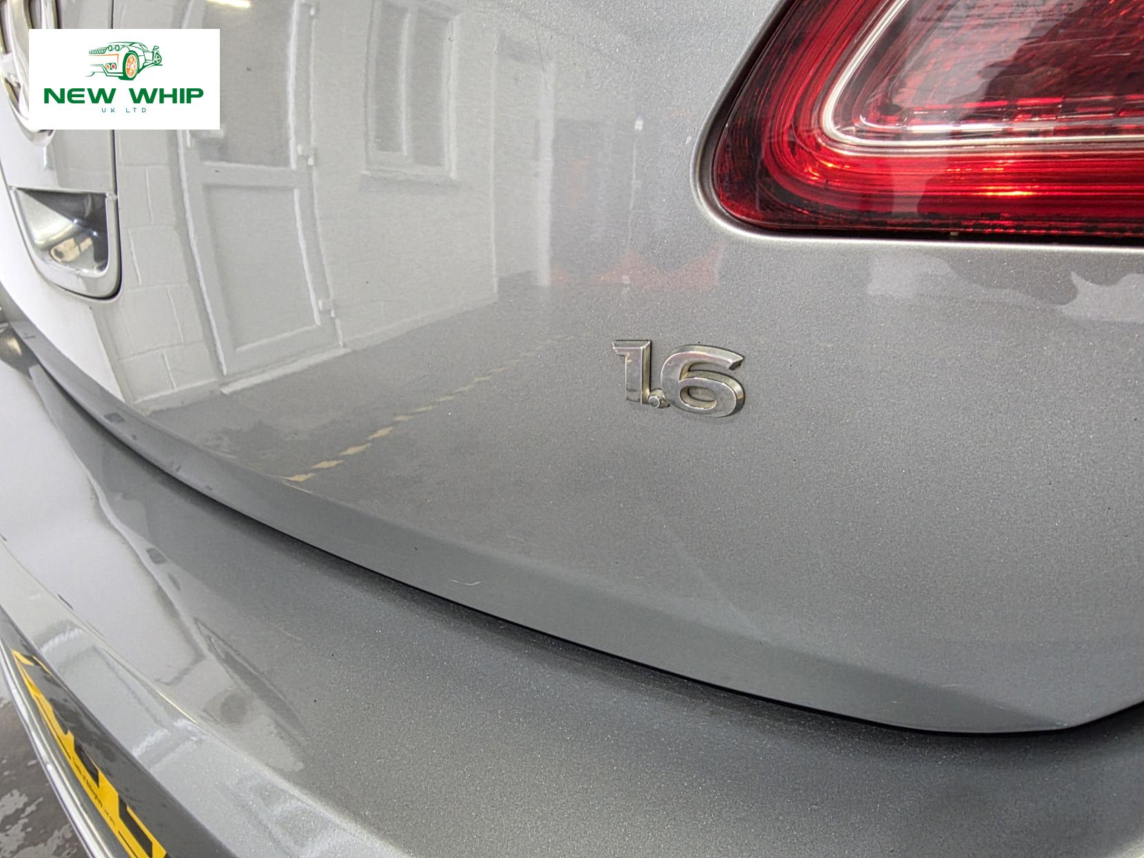 Vauxhall Astra 1.6 16v Exclusiv Hatchback 5dr Petrol Manual Euro 5 (115 ps)