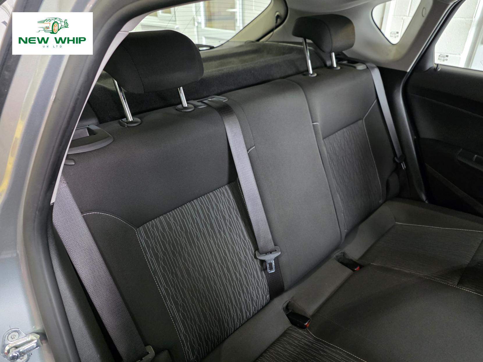 Vauxhall Astra 1.6 16v Exclusiv Hatchback 5dr Petrol Manual Euro 5 (115 ps)