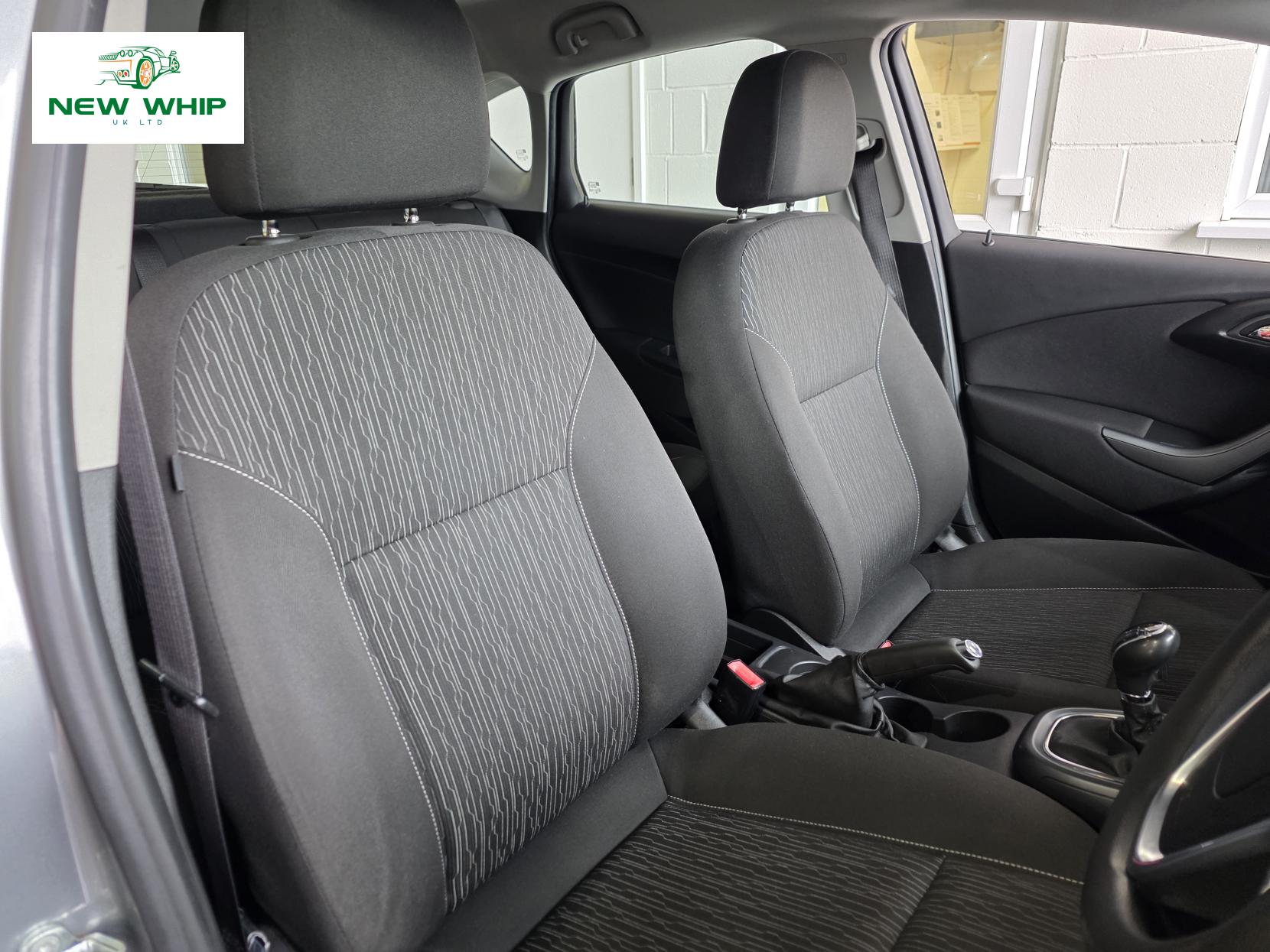 Vauxhall Astra 1.6 16v Exclusiv Hatchback 5dr Petrol Manual Euro 5 (115 ps)