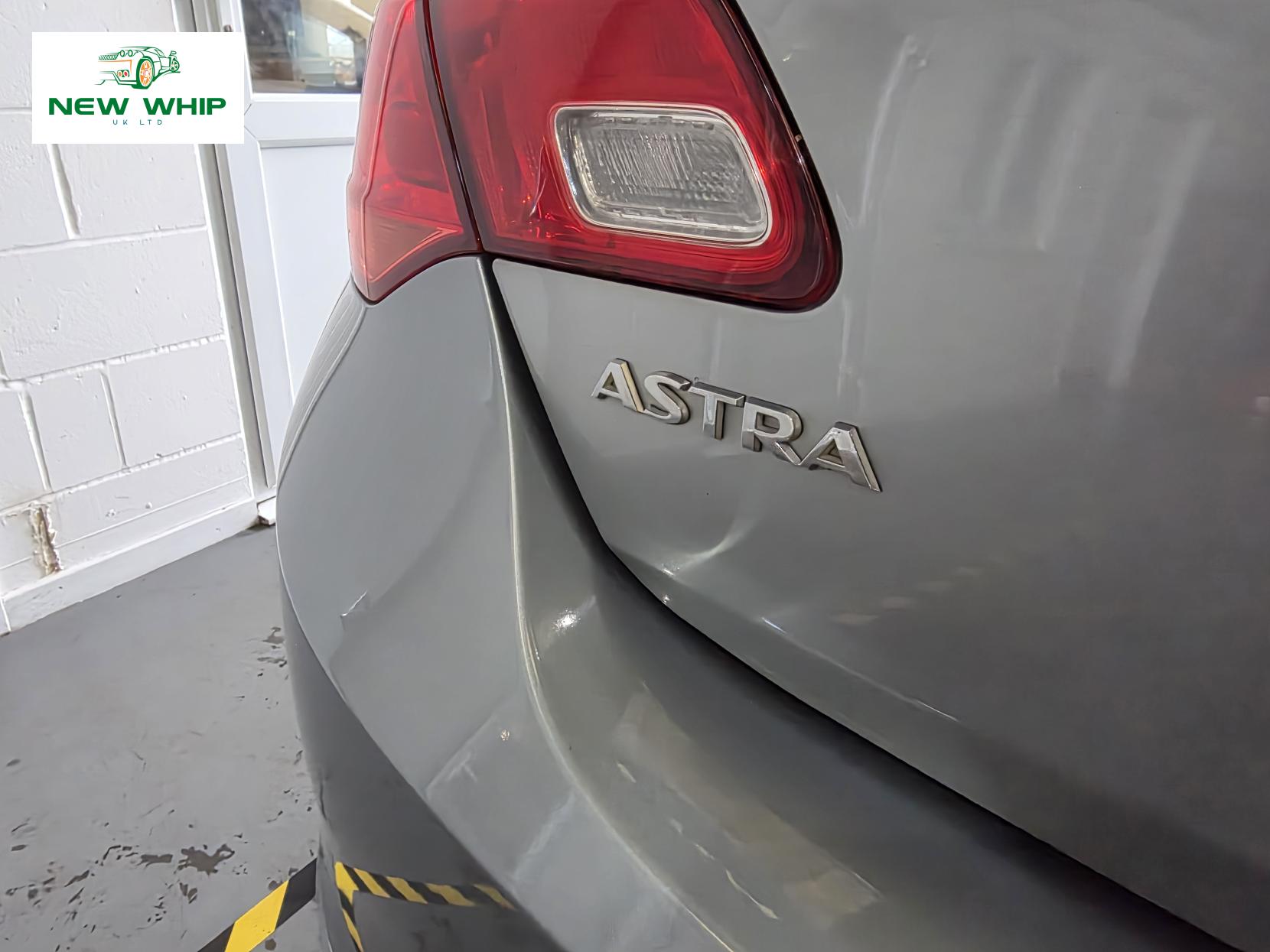 Vauxhall Astra 1.6 16v Exclusiv Hatchback 5dr Petrol Manual Euro 5 (115 ps)