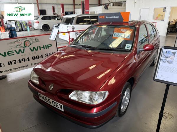 Renault Megane 1.6 RXE Hatchback 5dr Petrol Manual (172 g/km, 90 bhp)