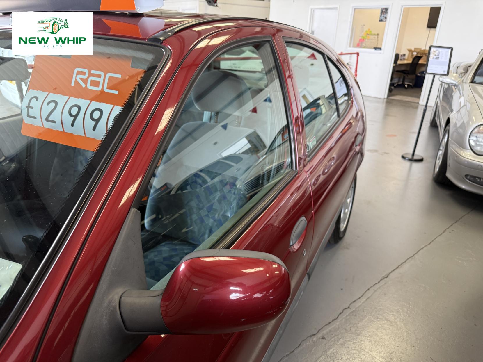 Renault Megane 1.6 RXE Hatchback 5dr Petrol Manual (172 g/km, 90 bhp)