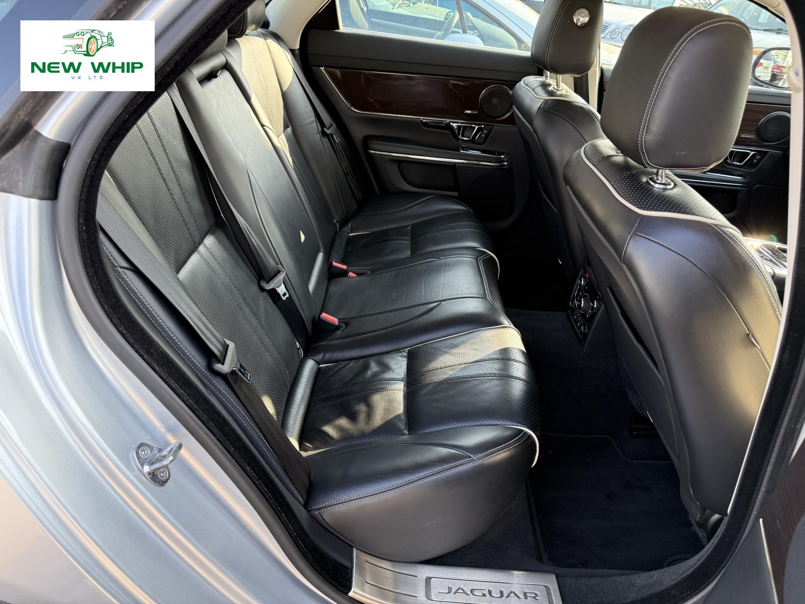 Jaguar XJ 3.0d V6 Premium Luxury Saloon 4dr Diesel Auto Euro 6 (s/s) (300 ps)