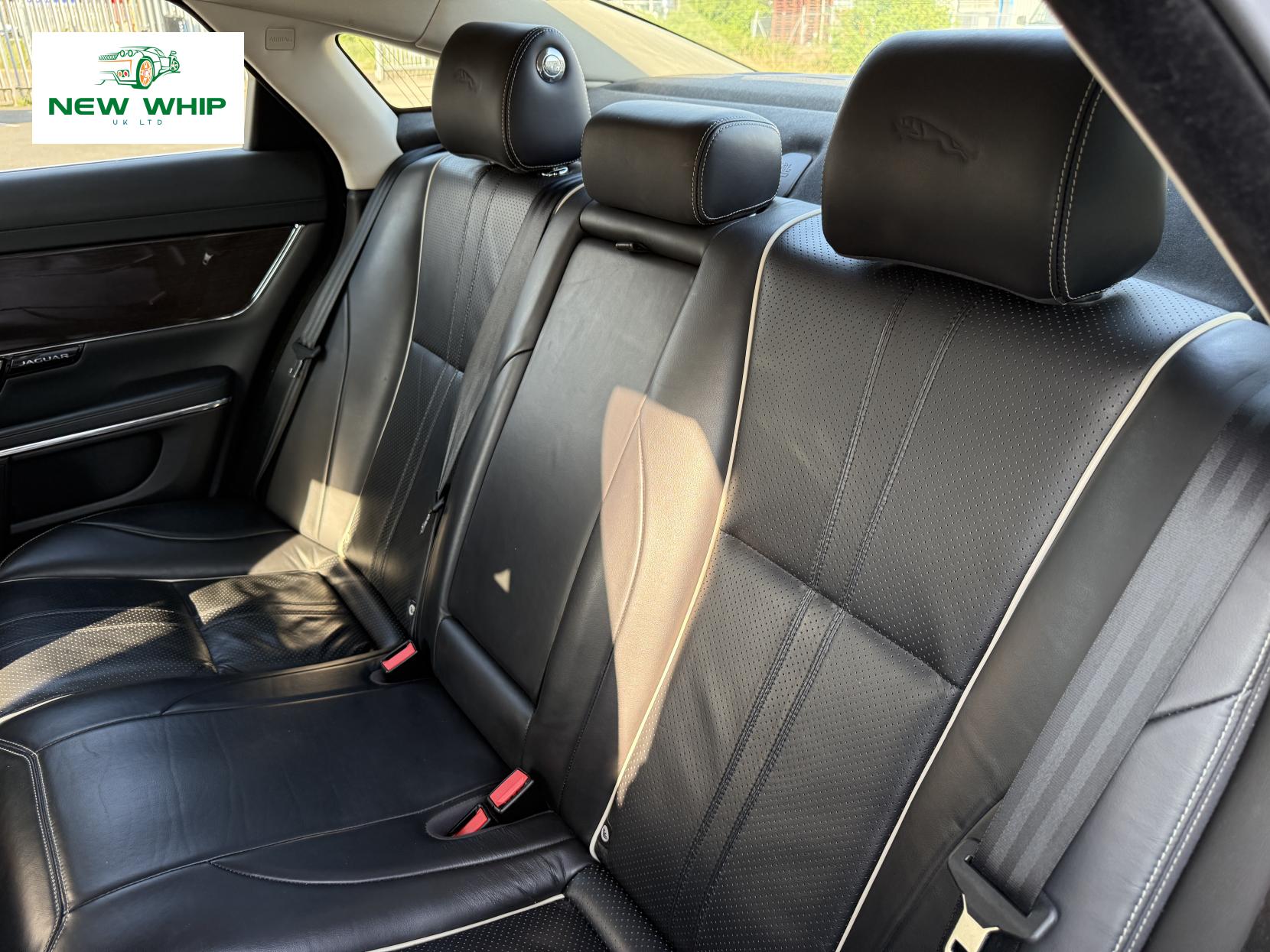Jaguar XJ 3.0d V6 Premium Luxury Saloon 4dr Diesel Auto Euro 6 (s/s) (300 ps)