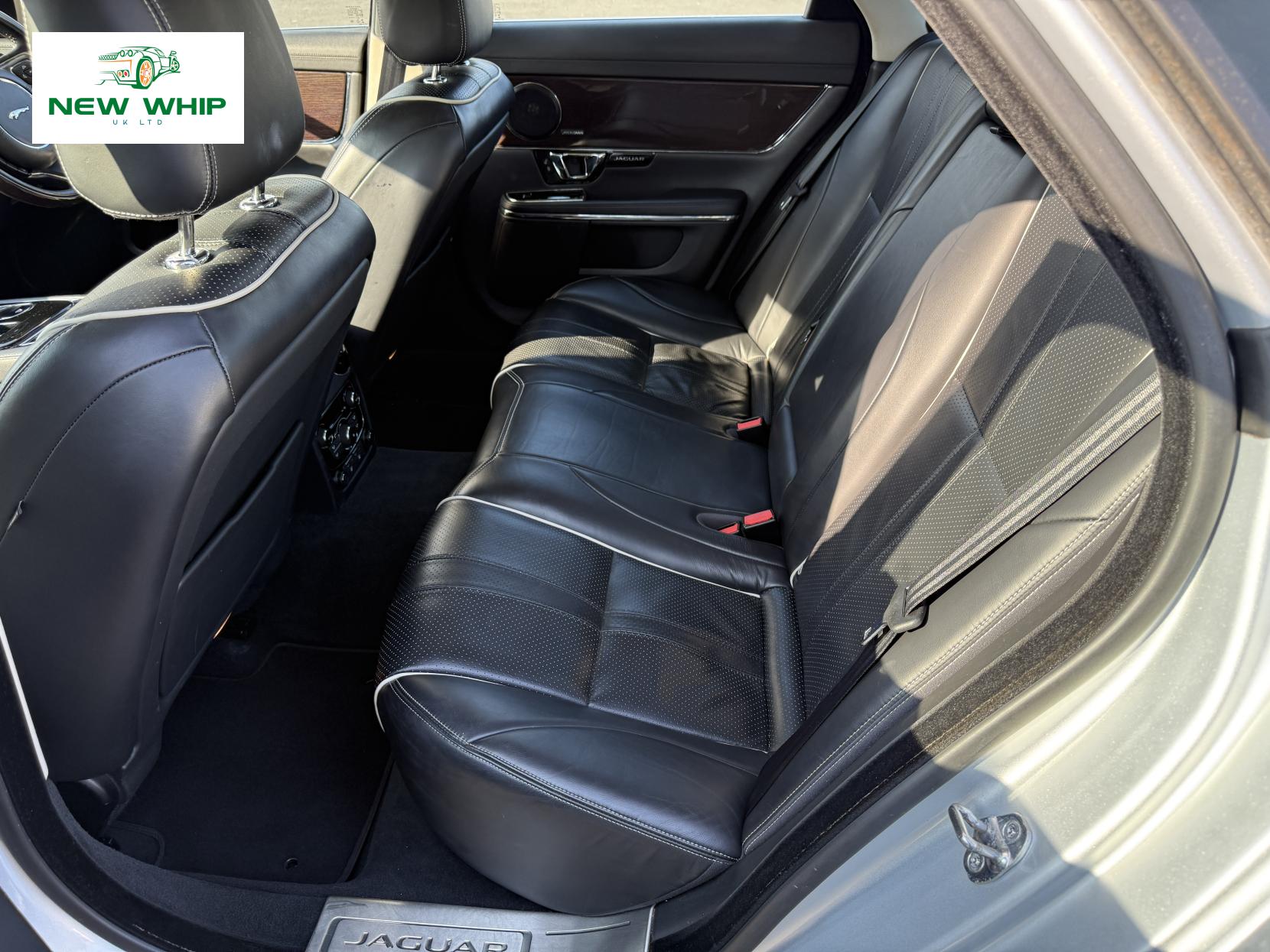 Jaguar XJ 3.0d V6 Premium Luxury Saloon 4dr Diesel Auto Euro 6 (s/s) (300 ps)